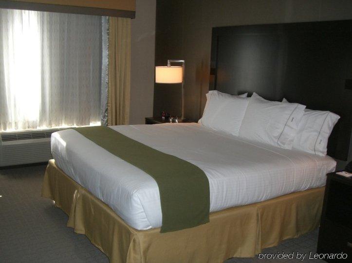 Holiday Inn Express Hays By Ihg Room photo
